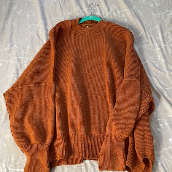 Size S Oversized Copper Orange Sweater. Good condition - no holes, wear, stains - Picture 4 of 7